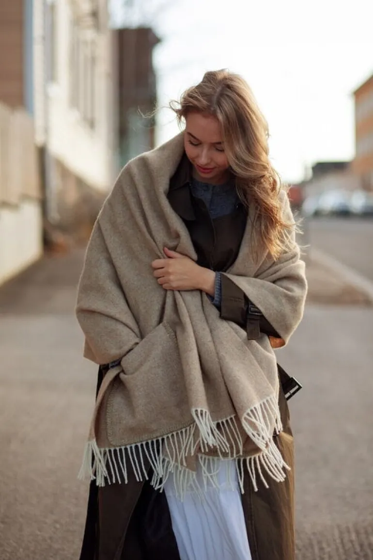 Lapuan Kankurit Arvo pocket shawl, 60 x 180 cm, white - natural beige