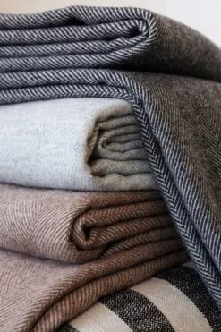 Lapuan Kankurit Elli blanket, 130 x 180 cm, white - light grey