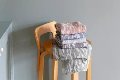 Lapuan Kankurit Jäkälä hand towel, white - cinnamon