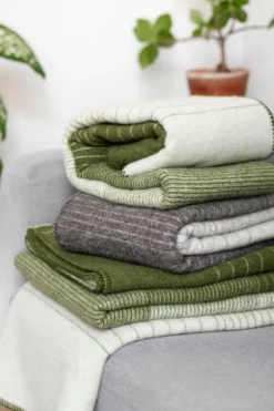 Lapuan Kankurit Kaamos blanket, 150 x 200 cm, white - natural brown