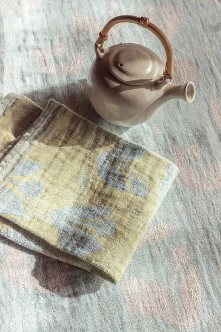 Lapuan Kankurit Kesäkukka table cloth/throw, turquoise - rose