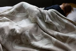 Lapuan Kankurit Kissanpäivät blanket, beige - white