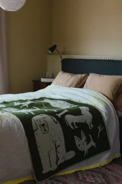 Lapuan Kankurit Koirapuisto blanket, 90 x 130 cm, olive - white