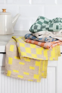Lapuan Kankurit Koodi hand towel, yellow - linen