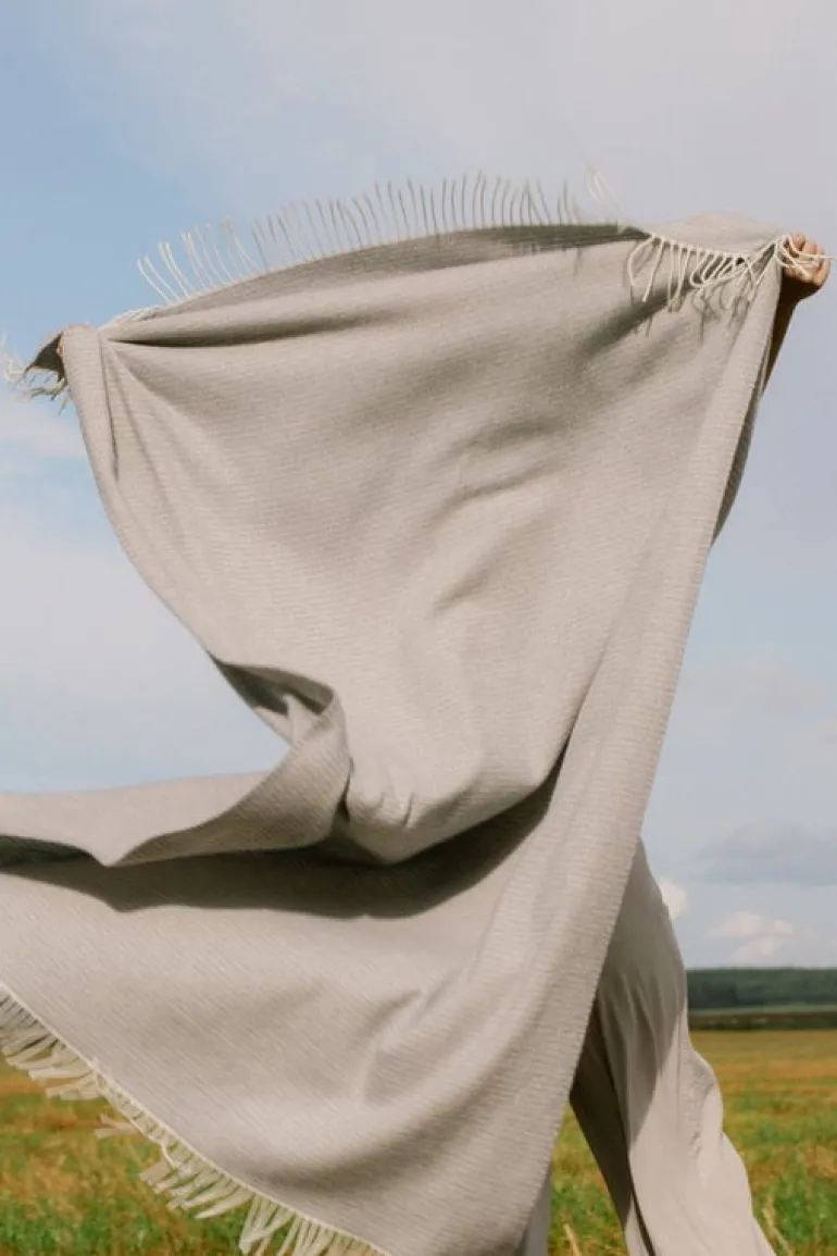 Lapuan Kankurit Lepo blanket, 135 x 180 cm, white - grey