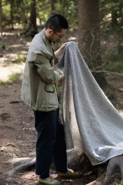Lapuan Kankurit Metsä blanket, light grey