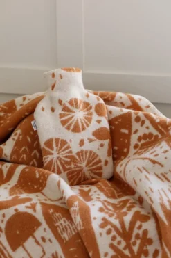 Lapuan Kankurit Metsikkö blanket, cognac - white