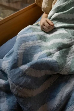 Lapuan Kankurit Metsälampi table cloth/throw, 145 x 200 cm, white - green - blue