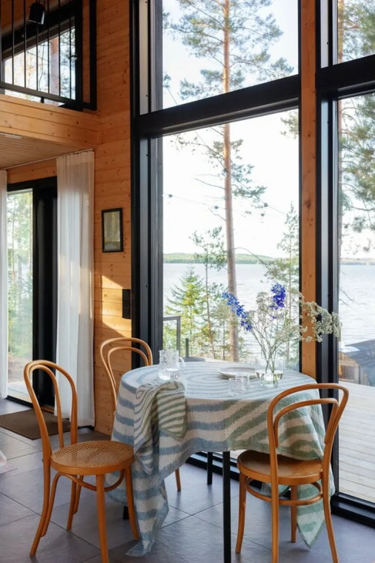 Lapuan Kankurit Metsälampi hand towel, white - green - rainy blue