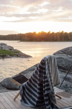 Lapuan Kankurit Metsälampi blanket, 130 x 200 cm, white - grey - black