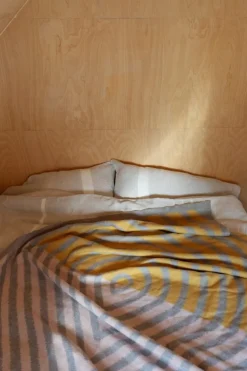 Lapuan Kankurit Metsälampi blanket, 130 x 200 cm, rose - grey - ochre