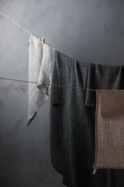 Lapuan Kankurit Nyytti giant towel, black - green