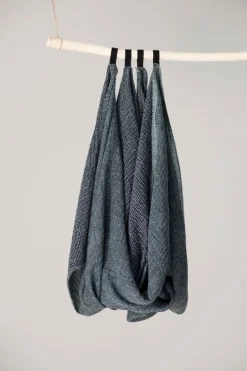 Lapuan Kankurit Nyytti giant towel, black - green