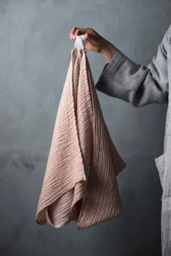 Lapuan Kankurit Nyytti giant towel, white - cinnamon