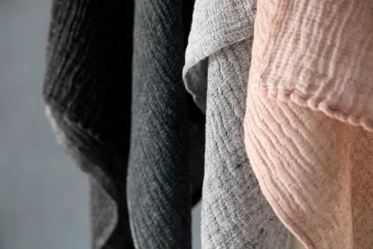 Lapuan Kankurit Nyytti giant towel, black - grey