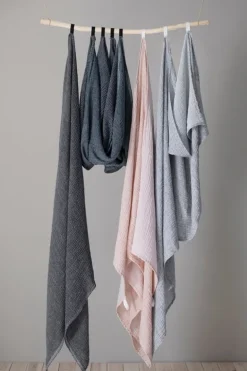 Lapuan Kankurit Nyytti giant towel, black - grey