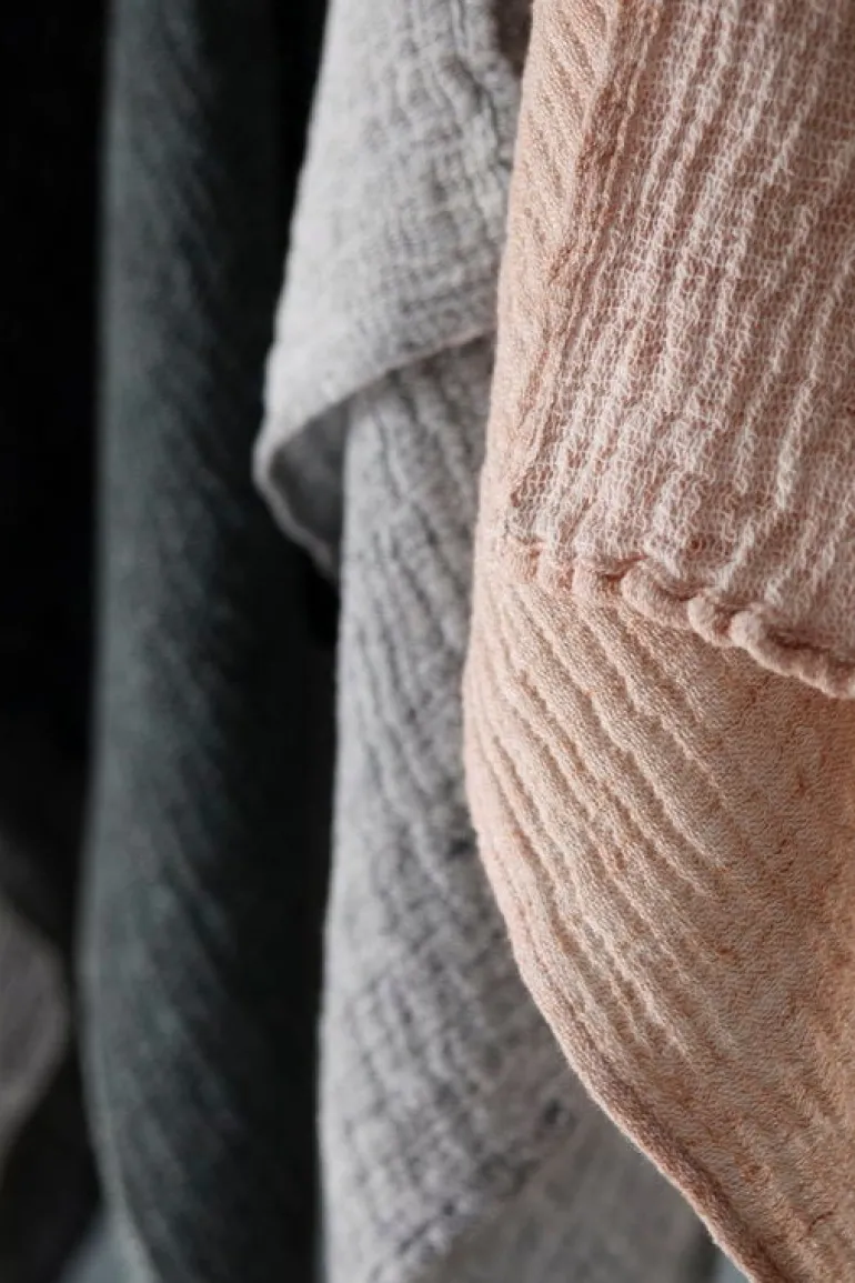 Lapuan Kankurit Nyytti giant towel, black - grey