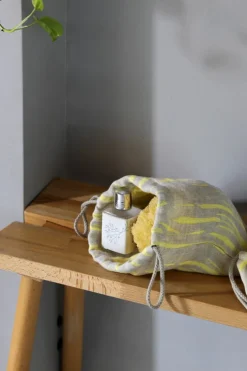 Lapuan Kankurit Osmankäämi ribbon bag, yellow - linen