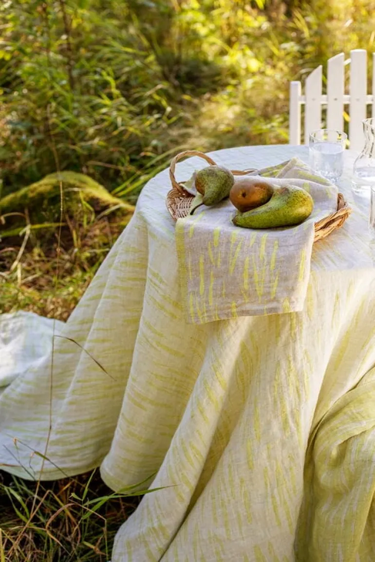Lapuan Kankurit Osmankäämi table cloth/throw, 145 x 200 cm, linen - yellow