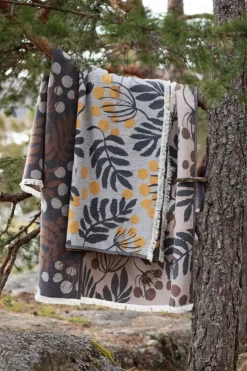 Lapuan Kankurit Pihapuu blanket, 135 x 180 cm, grey - honey - black