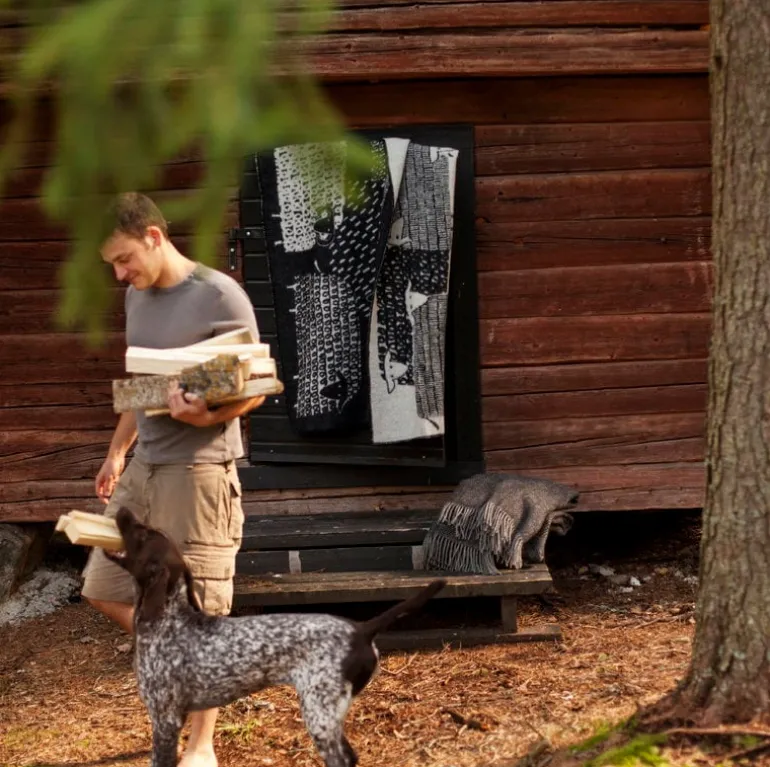 Lapuan Kankurit Päkäpäät blanket, black - white