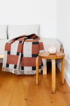 Lapuan Kankurit Punos blanket, white - cinnamon - black