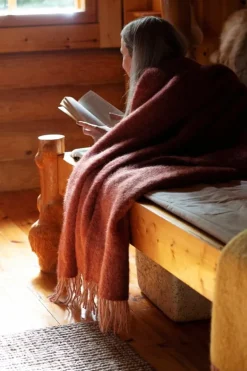 Lapuan Kankurit Revontuli mohair blanket, powder - maroon