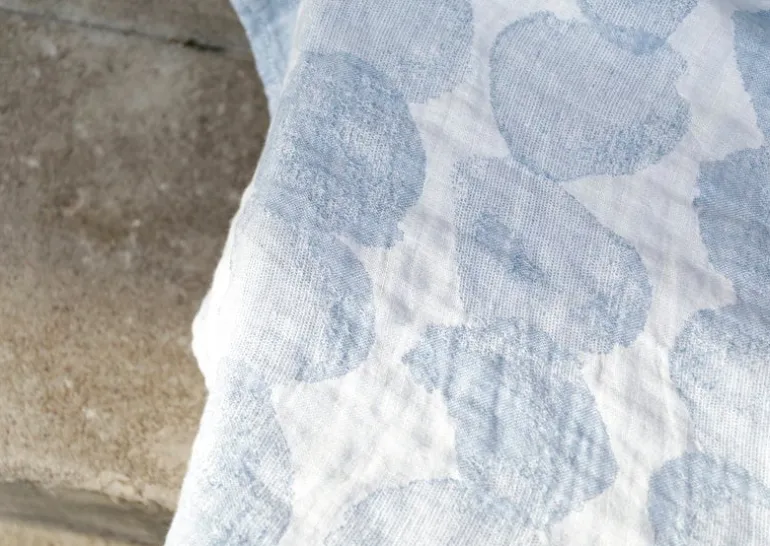 Lapuan Kankurit Sade hand towel, white - rainy blue