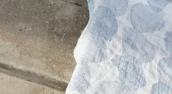 Lapuan Kankurit Sade hand towel, white - rainy blue