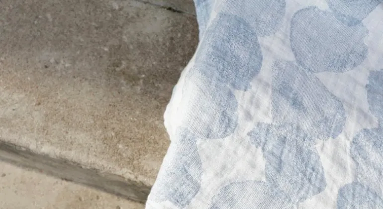 Lapuan Kankurit Sade hand towel, white - rainy blue