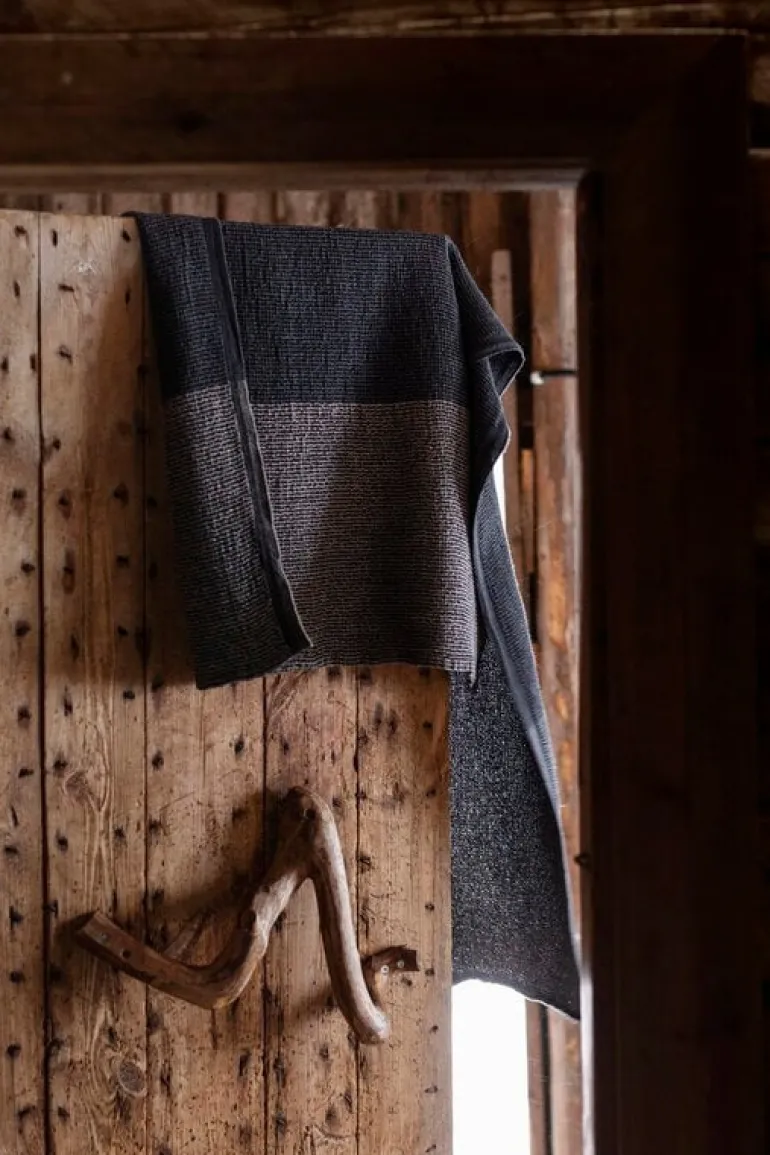 Lapuan Kankurit Terva giant towel, black - multi - grey