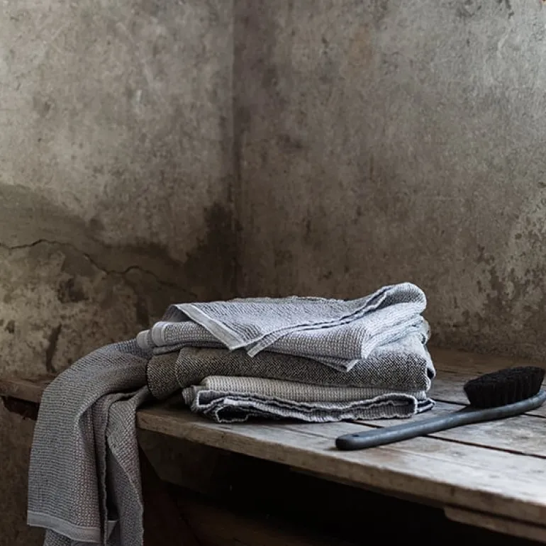 Lapuan Kankurit Terva hand towel, white - linen