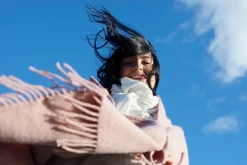 Lapuan Kankurit Uni pocket shawl, dusty rose