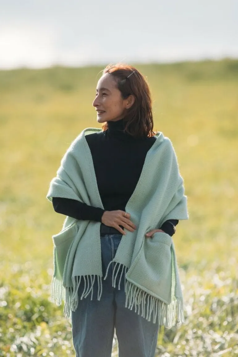 Lapuan Kankurit Uni pocket shawl, mint