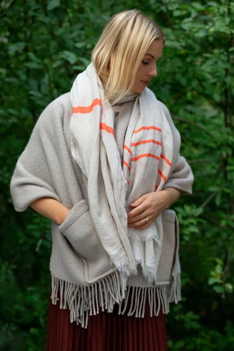 Lapuan Kankurit Uni pocket shawl, light beige