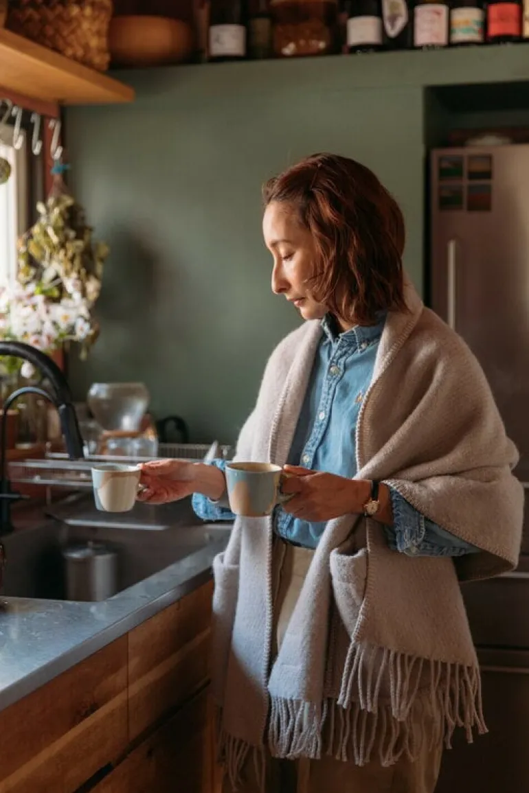 Lapuan Kankurit Uni pocket shawl, light beige