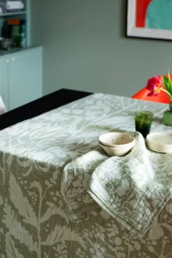 Lapuan Kankurit Villiyrtit tablecloth/throw, 150 x 200 cm, white - olive