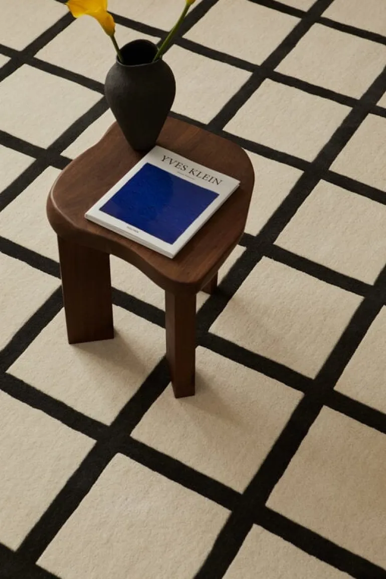 LAYERED Avenue Checked rug, black - white