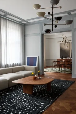 LAYERED Avenue Checked rug, olive