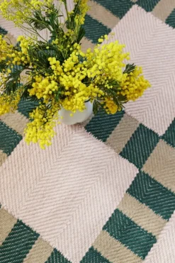 LAYERED Evelina Kroon Korean Chives jute rug