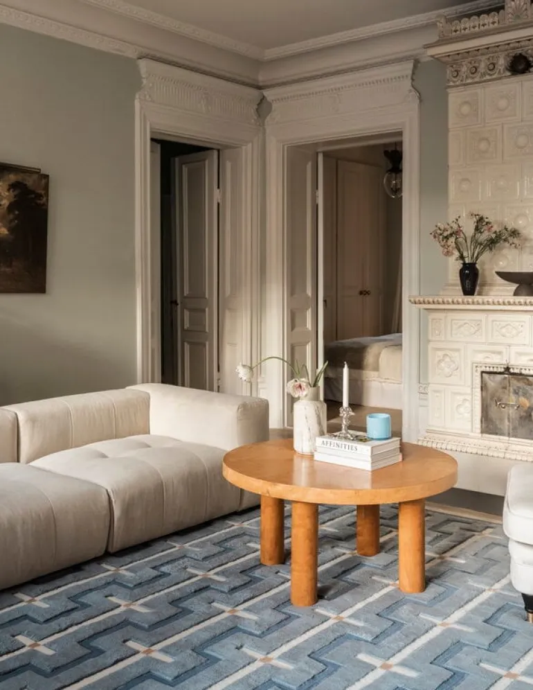 LAYERED Johanna wool rug, sky blue