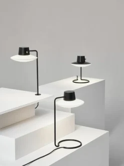 Louis Poulsen AJ Oxford table lamp, 280 mm, black - opal glass