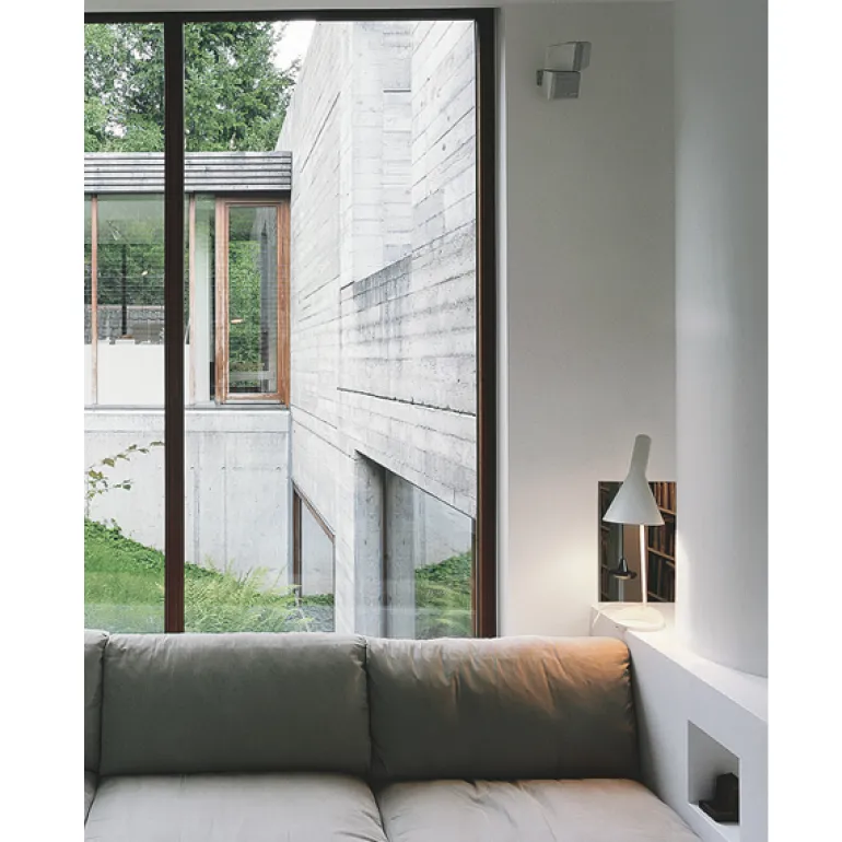 Louis Poulsen AJ table lamp, white