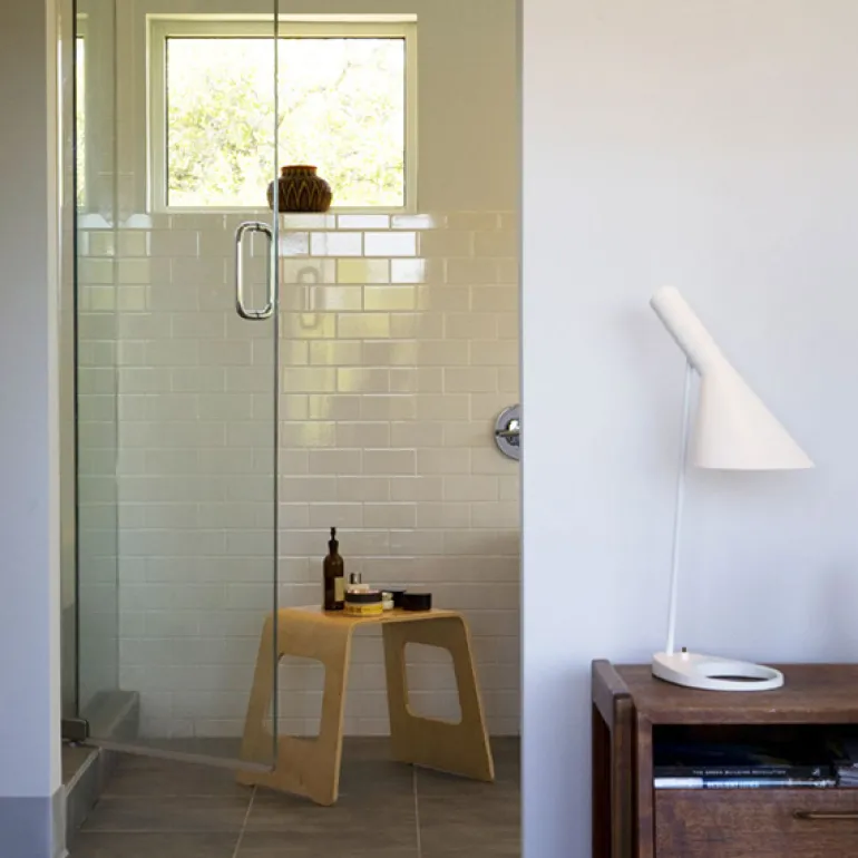 Louis Poulsen AJ table lamp, white