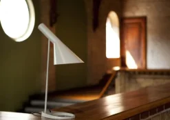 Louis Poulsen AJ table lamp V3, white