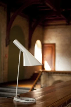 Louis Poulsen AJ table lamp V3, white