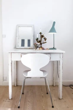 Louis Poulsen AJ table lamp V3, pale petroleum