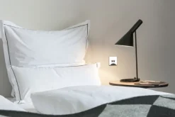 Louis Poulsen AJ table lamp V3, black