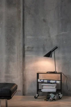 Louis Poulsen AJ table lamp V3, black