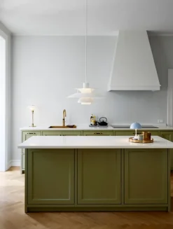 Louis Poulsen PH 3/2 table lamp, metallised brass